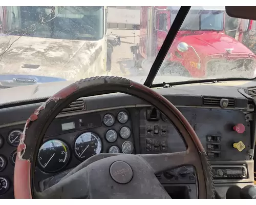 FREIGHTLINER COLUMBIA 120 Cab
