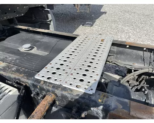 FREIGHTLINER COLUMBIA 120 Catwalk  Deckplate