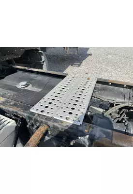 FREIGHTLINER COLUMBIA 120 Catwalk / Deckplate