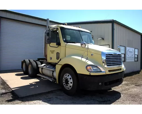 FREIGHTLINER COLUMBIA 120 Cutoff (Tandem)