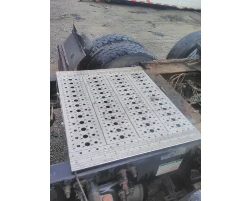 FREIGHTLINER COLUMBIA 120 DECK (CATWALK) STEP