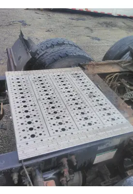 FREIGHTLINER COLUMBIA 120 DECK (CATWALK) STEP