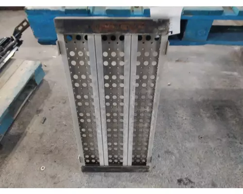 FREIGHTLINER COLUMBIA 120 DECK (CATWALK) STEP