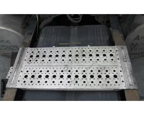 FREIGHTLINER COLUMBIA 120 DECK (CATWALK) STEP