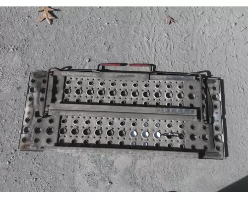 FREIGHTLINER COLUMBIA 120 DECK (CATWALK) STEP
