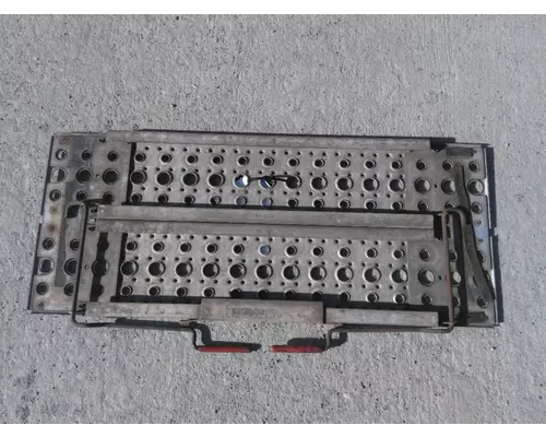 FREIGHTLINER COLUMBIA 120 DECK (CATWALK) STEP