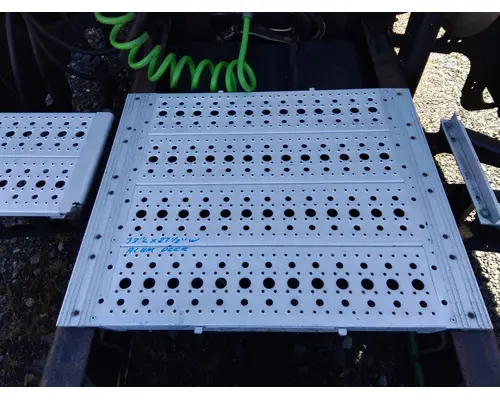 FREIGHTLINER COLUMBIA 120 DECK (CATWALK) STEP