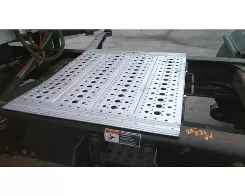 FREIGHTLINER COLUMBIA 120 DECK (CATWALK) STEP