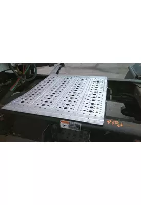 FREIGHTLINER COLUMBIA 120 DECK (CATWALK) STEP