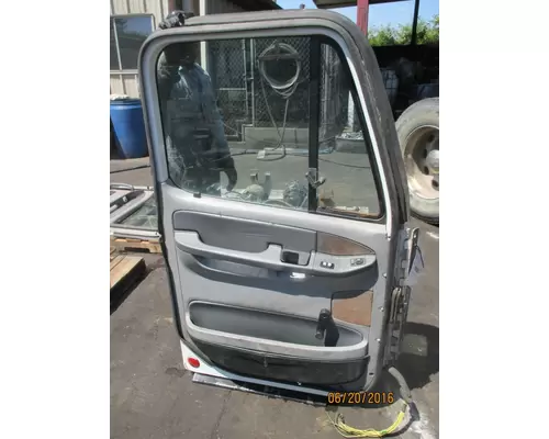 FREIGHTLINER COLUMBIA 120 DOOR ASSEMBLY, FRONT