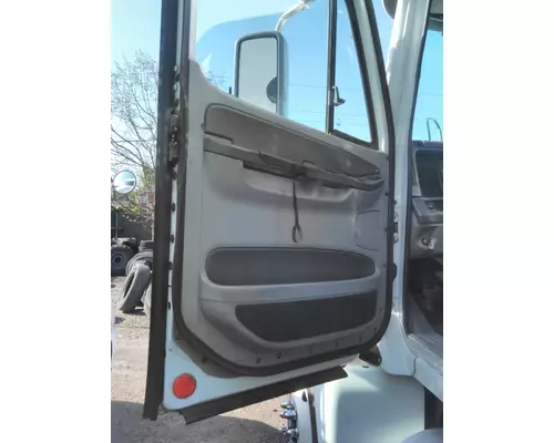 FREIGHTLINER COLUMBIA 120 DOOR ASSEMBLY, FRONT