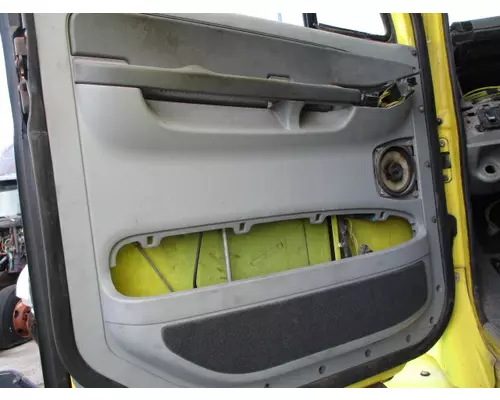 FREIGHTLINER COLUMBIA 120 DOOR ASSEMBLY, FRONT