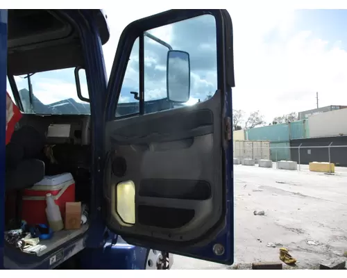 FREIGHTLINER COLUMBIA 120 DOOR ASSEMBLY, FRONT