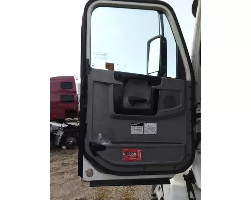 FREIGHTLINER COLUMBIA 120 DOOR ASSEMBLY, FRONT