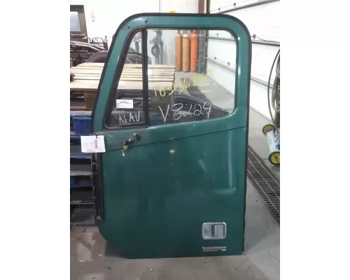 FREIGHTLINER COLUMBIA 120 DOOR ASSEMBLY, FRONT