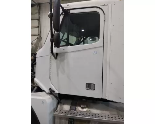 FREIGHTLINER COLUMBIA 120 DOOR ASSEMBLY, FRONT