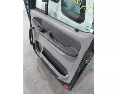 FREIGHTLINER COLUMBIA 120 DOOR ASSEMBLY, FRONT