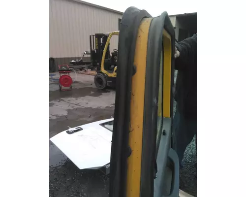 FREIGHTLINER COLUMBIA 120 DOOR ASSEMBLY, FRONT