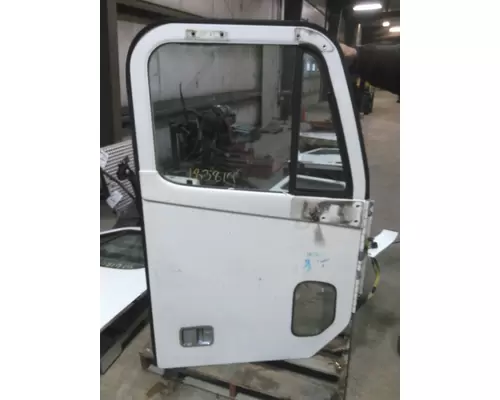 FREIGHTLINER COLUMBIA 120 DOOR ASSEMBLY, FRONT