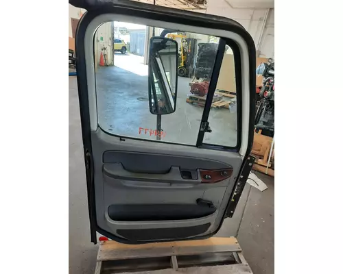 FREIGHTLINER COLUMBIA 120 DOOR ASSEMBLY, FRONT