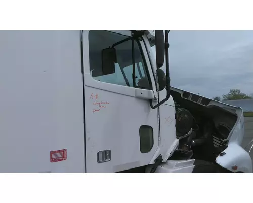 FREIGHTLINER COLUMBIA 120 DOOR ASSEMBLY, FRONT