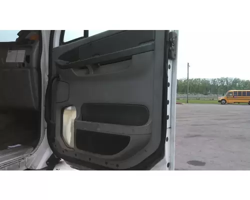 FREIGHTLINER COLUMBIA 120 DOOR ASSEMBLY, FRONT