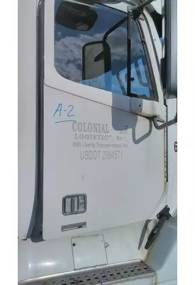 FREIGHTLINER COLUMBIA 120 DOOR ASSEMBLY, FRONT