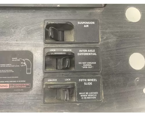 FREIGHTLINER COLUMBIA 120 Dash Panel