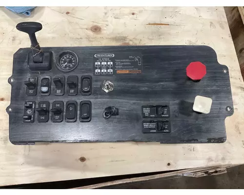FREIGHTLINER COLUMBIA 120 Dash Panel