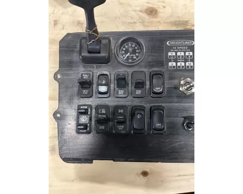 FREIGHTLINER COLUMBIA 120 Dash Panel