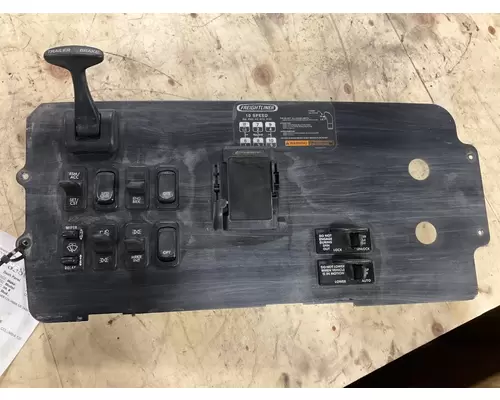 FREIGHTLINER COLUMBIA 120 Dash Panel