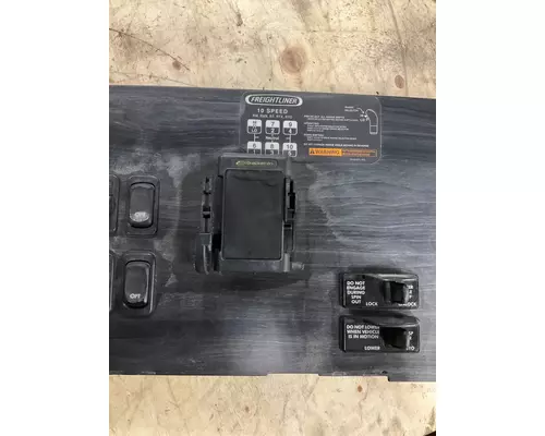 FREIGHTLINER COLUMBIA 120 Dash Panel