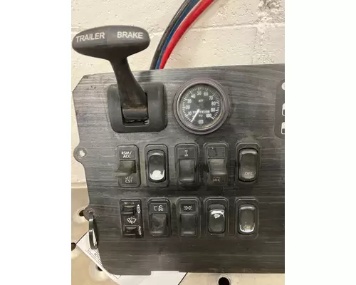FREIGHTLINER COLUMBIA 120 Dash Panel