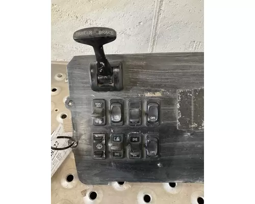 FREIGHTLINER COLUMBIA 120 Dash Panel