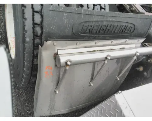 FREIGHTLINER COLUMBIA 120 FENDER, QUARTERHALF REAR