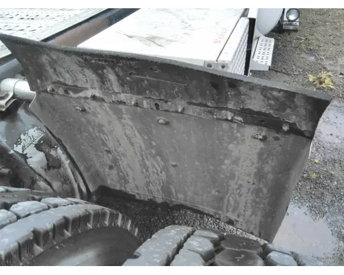 FREIGHTLINER COLUMBIA 120 FENDER, QUARTERHALF REAR