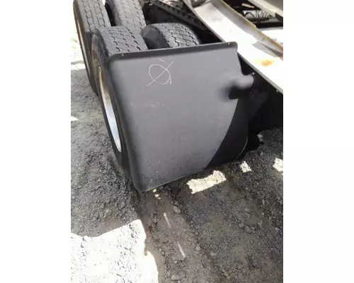 FREIGHTLINER COLUMBIA 120 FENDER, QUARTERHALF REAR