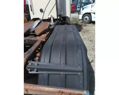 FREIGHTLINER COLUMBIA 120 FENDER, QUARTERHALF REAR