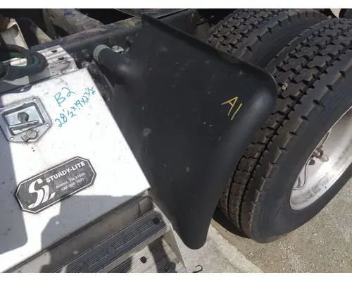 FREIGHTLINER COLUMBIA 120 FENDER, QUARTERHALF REAR