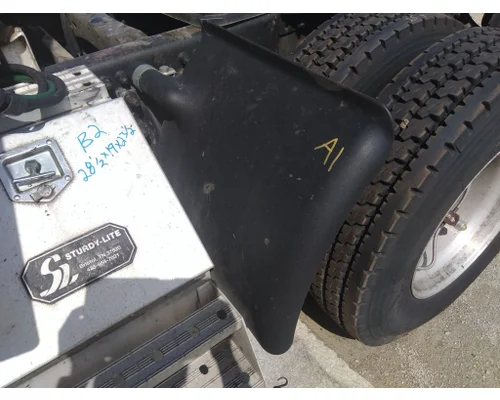 FREIGHTLINER COLUMBIA 120 FENDER, QUARTER/HALF REAR
