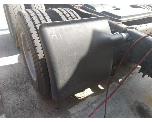 FREIGHTLINER COLUMBIA 120 FENDER, QUARTERHALF REAR