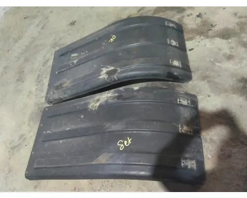 FREIGHTLINER COLUMBIA 120 FENDER, QUARTERHALF REAR