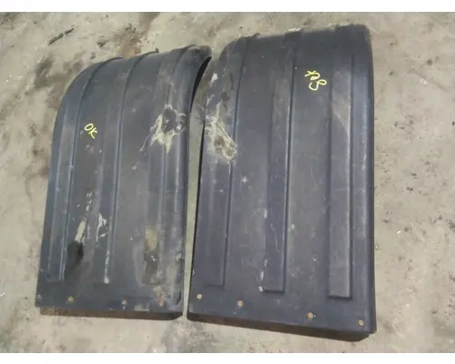 FREIGHTLINER COLUMBIA 120 FENDER, QUARTERHALF REAR