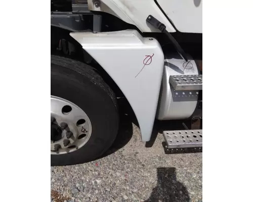 FREIGHTLINER COLUMBIA 120 FENDER EXTENSION