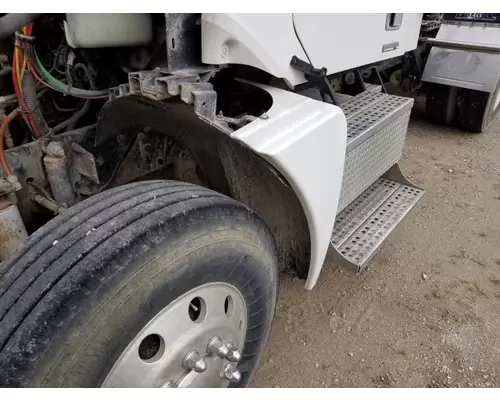 FREIGHTLINER COLUMBIA 120 FENDER EXTENSION