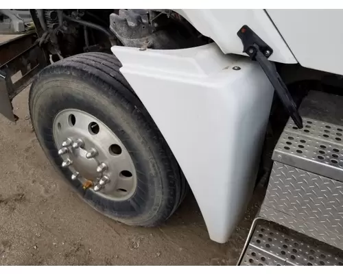 FREIGHTLINER COLUMBIA 120 FENDER EXTENSION