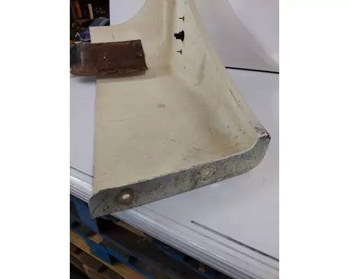 FREIGHTLINER COLUMBIA 120 FENDER EXTENSION
