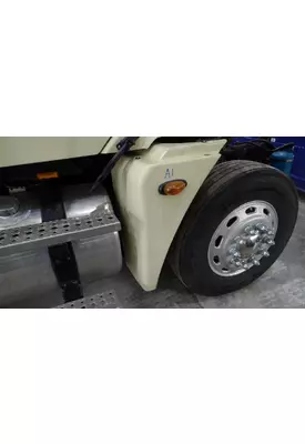 FREIGHTLINER COLUMBIA 120 FENDER EXTENSION