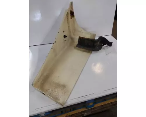 FREIGHTLINER COLUMBIA 120 FENDER EXTENSION