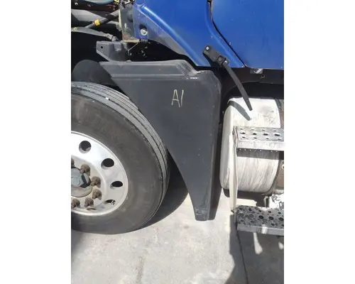 FREIGHTLINER COLUMBIA 120 FENDER EXTENSION